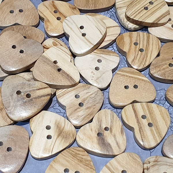 25mm (1") 40L REAL WOOD HEART Buttons x 5 Buttons