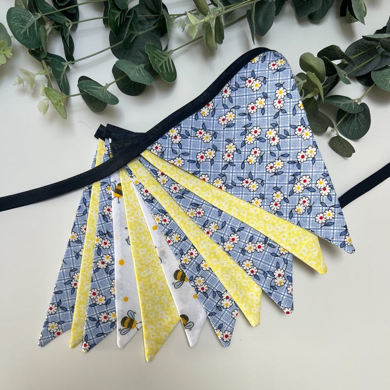 Handmade Fabric Bunting 11 flags: Floral Bees