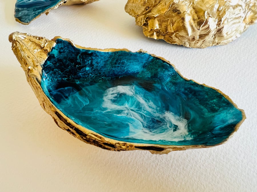 Hand painted Dorset Oyster ‘Into The Green’ 2, Shell Jewellery Trinket dish. 