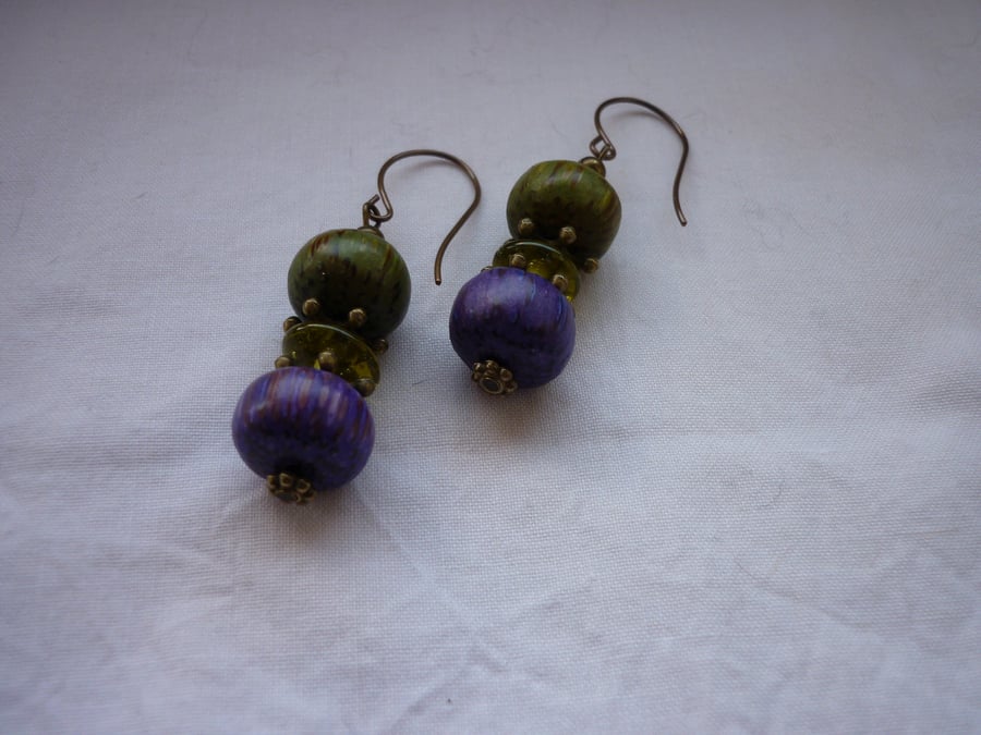MOSS GREEN, PURPLE AND ANTIQUE BRONZE EARRINGS.   1001