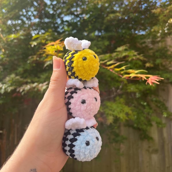 Cute crochet bees