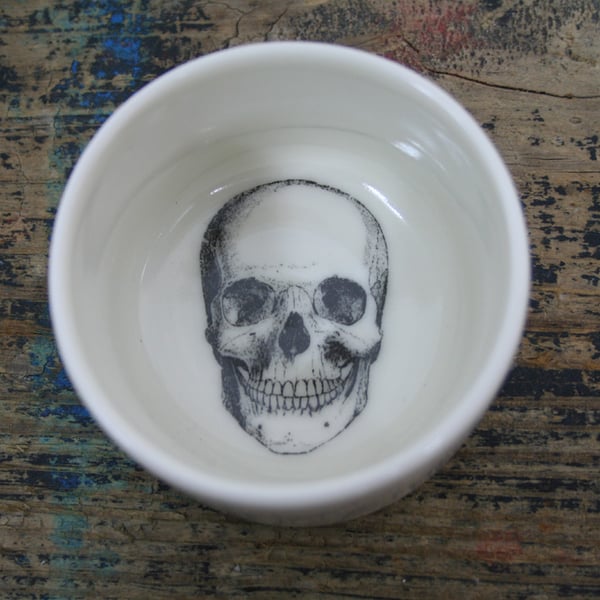 Porcelain dish with skull image