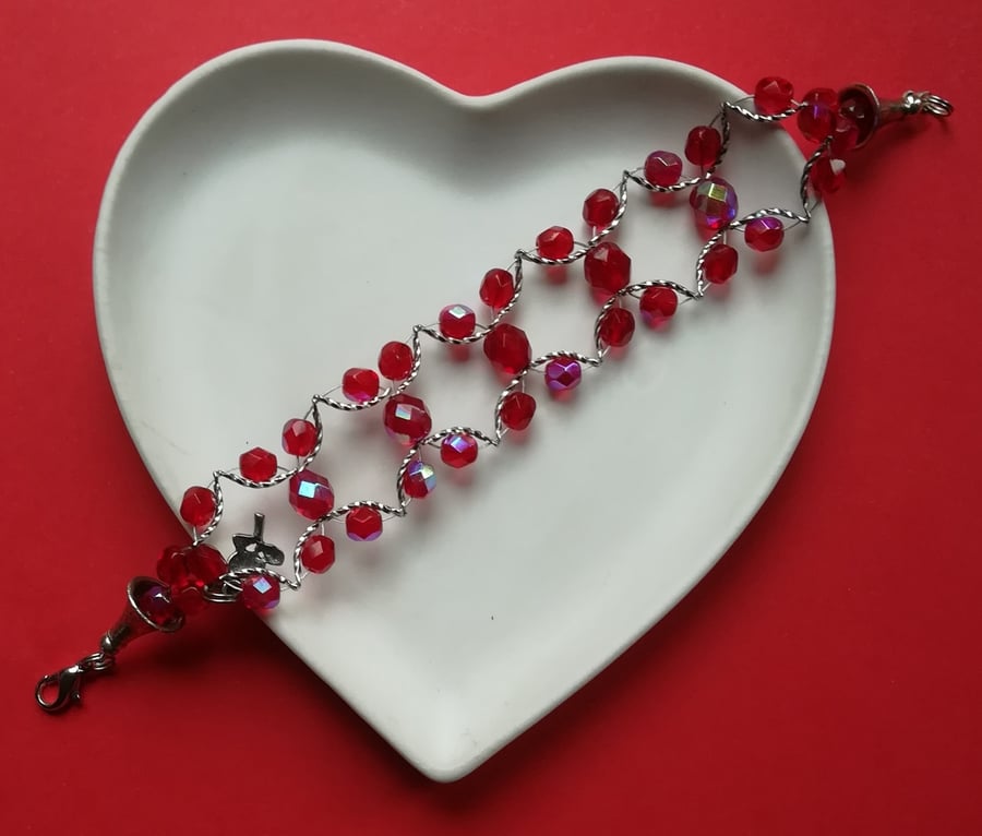 Antique style bracelet - Red Czech crystals