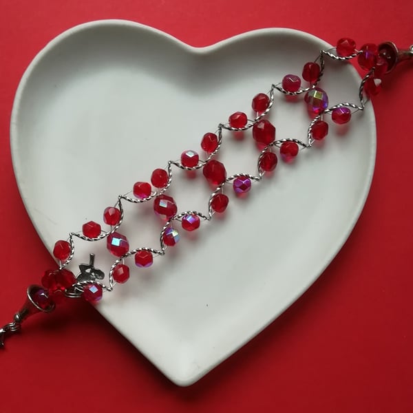 Antique style bracelet - Red Czech crystals