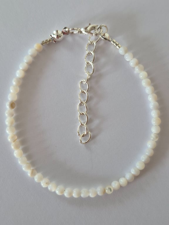 Dainty White Seashell Pearl Handmade Beaded Bracelet 