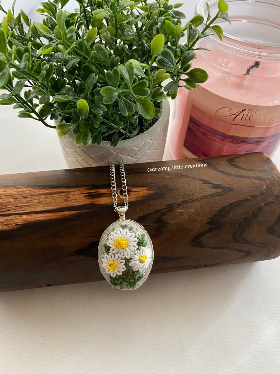 Embroidered necklace,Gifts for mum,Chrysanthemum necklace,Floral necklace