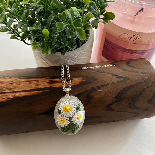 Embroidered necklace,Gifts for mum,Chrysanthemum necklace,Floral necklace