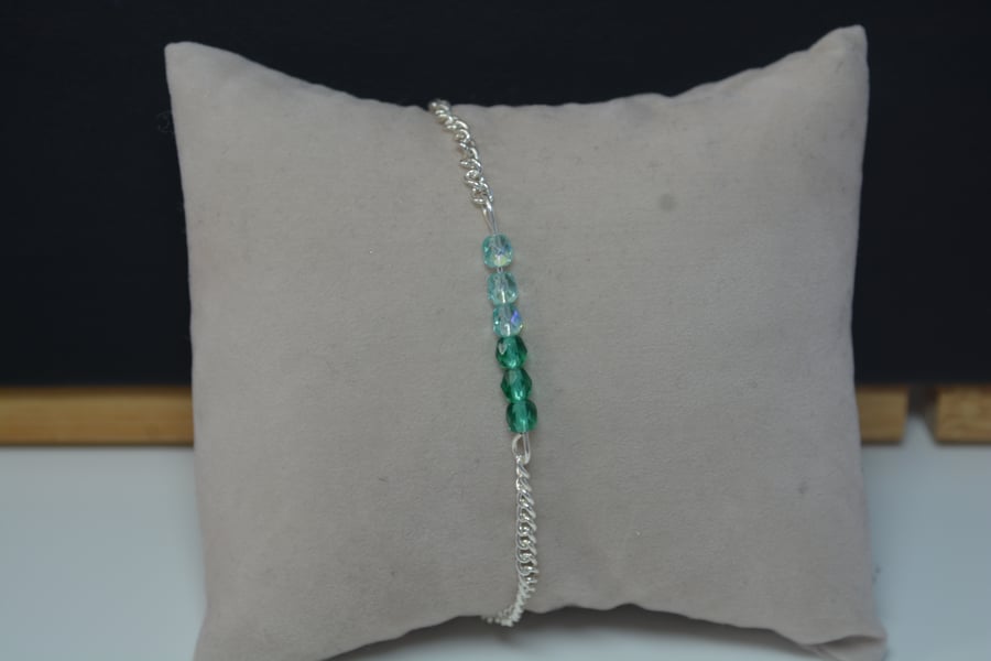 Light to dark green bar bracelet