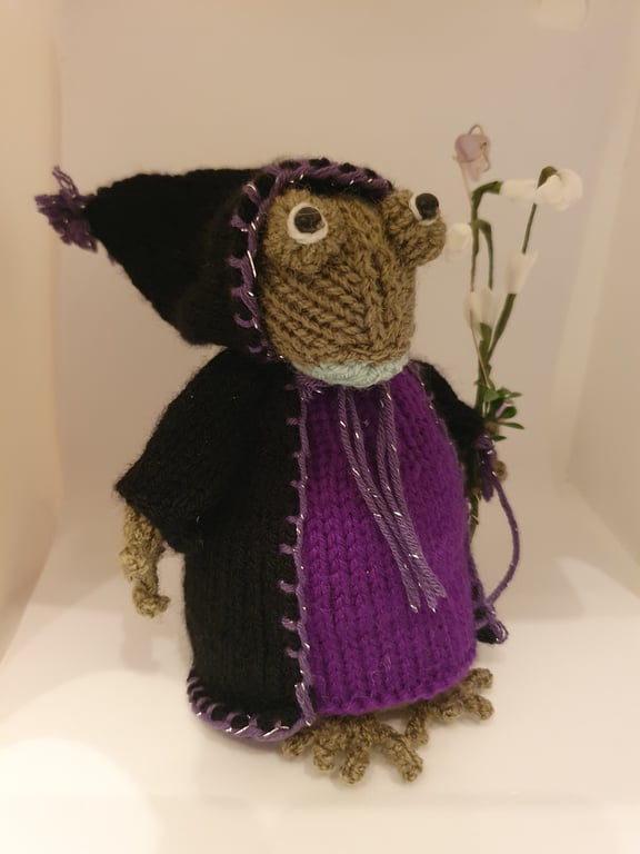 Hand Knitted Toad - Wise Amethyst