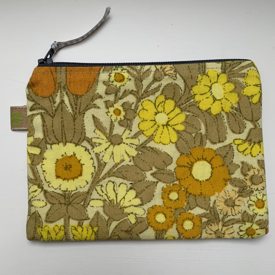 Vintage Daisy chain coin purse