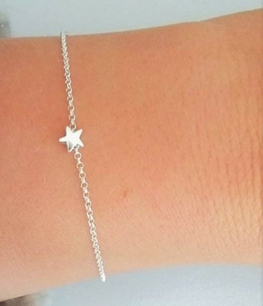 Dainty Sterling Silver Tiny Star Bracelet