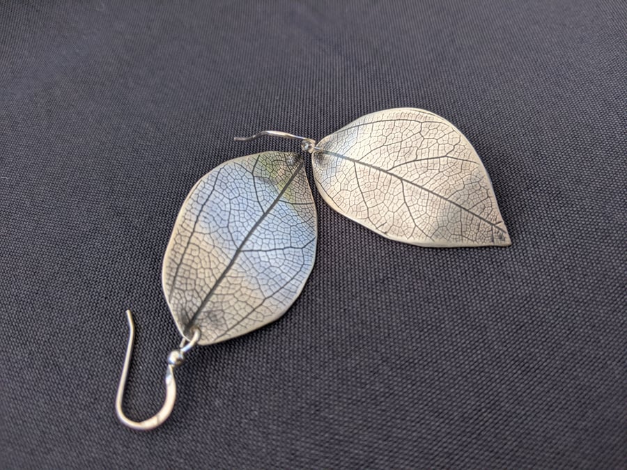 Lifelike dangly Sterling silver Leaf earrings with silver ear hooks.