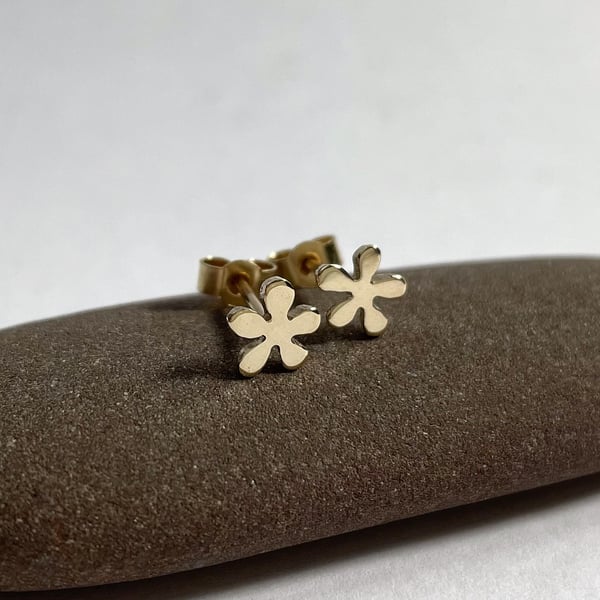 Tiny 9ct yellow gold flower stud earrings