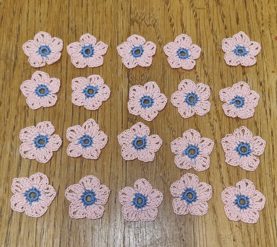 CRAFT SUPPLY - PINK & BLUE FLOWERS 3CM - HANDCROCHETED - 100% COTTON 