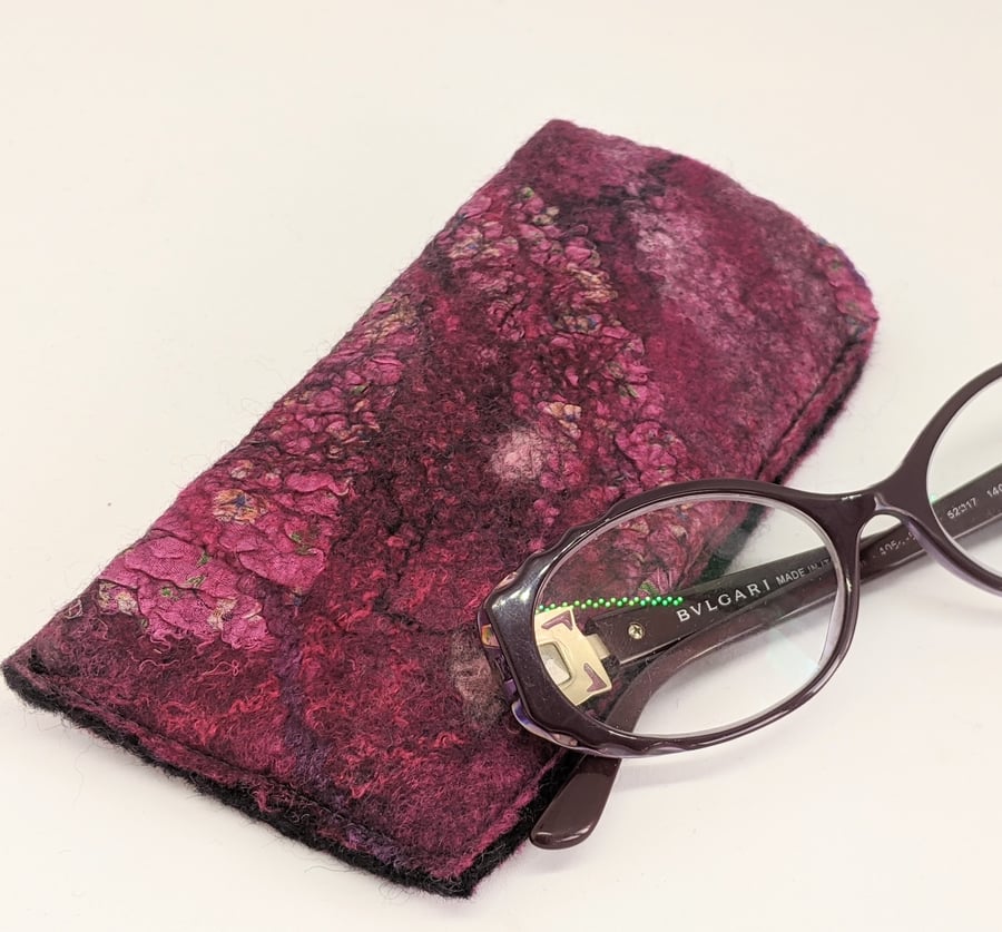 Glasses case: felted wool - deep pinks