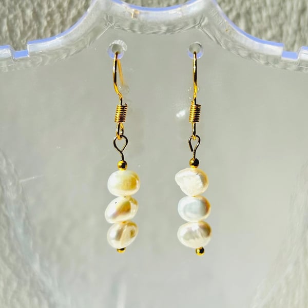 Freshwater pearls earrings on gold plated hook - June birthstone