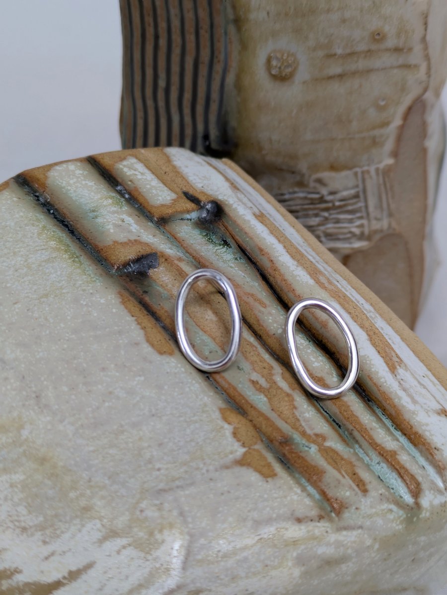 Sterling silver shiny oval earrings  