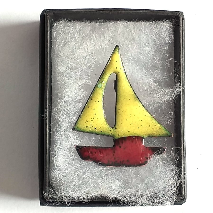 brooch - boat with red hull and yellow sails