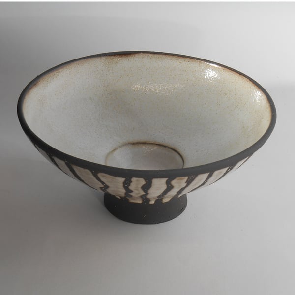 Bowl Black clay stemmed striped Ceramic.