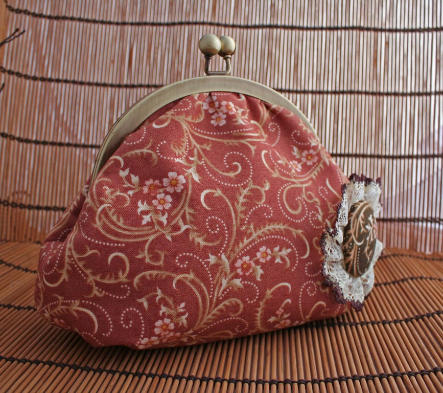 Vintage Style Clutch With Free Chain Strap