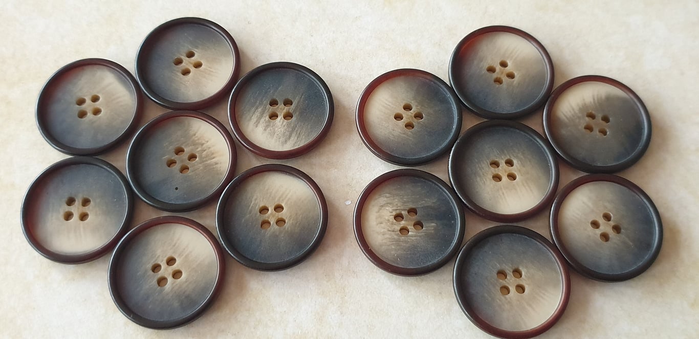 7 8" 22.4mm 36L Italian polyester horn Buttons