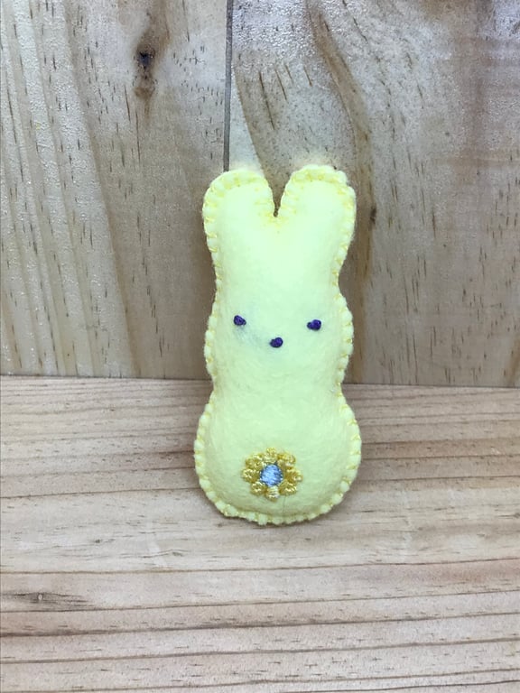  Felt Rabbit Pin Cushion. (058)