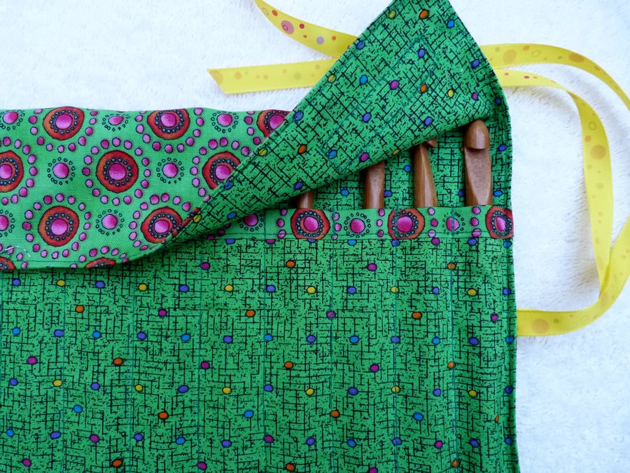 Green Fabric Roll Up Crochet Hook Holder with 12 Bamboo Crochet Hooks