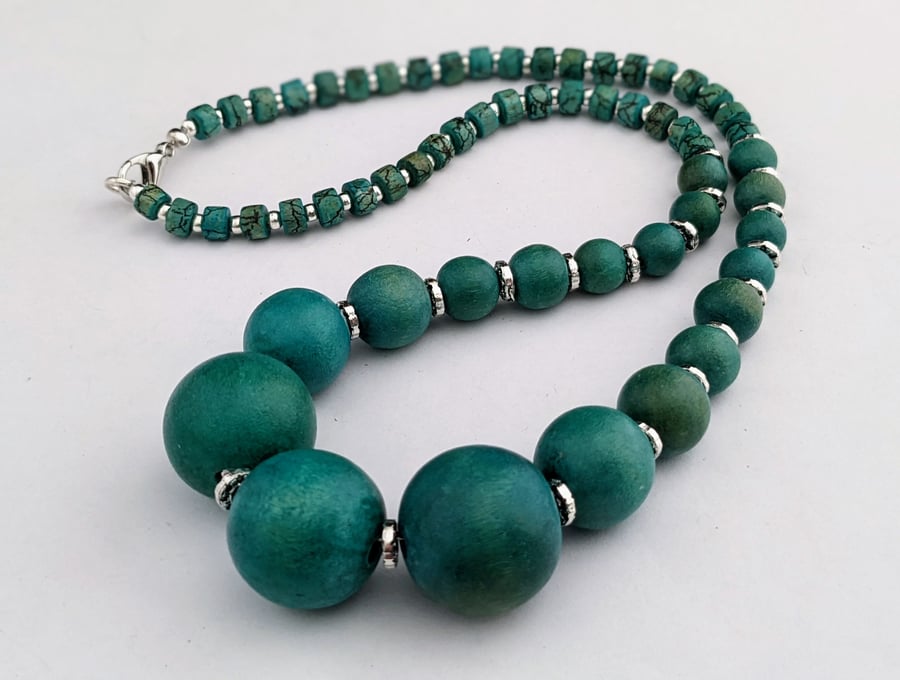 Teal wooden bead necklace - 1002574