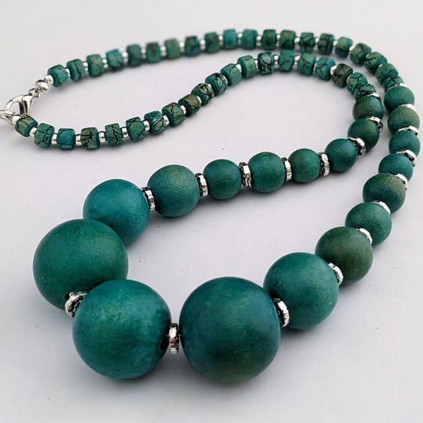 Teal wooden bead necklace - 1002574