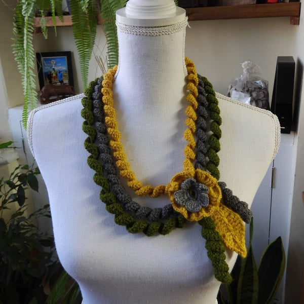 Crochet everyday yellow-green necklace flowers handmade boho necklace