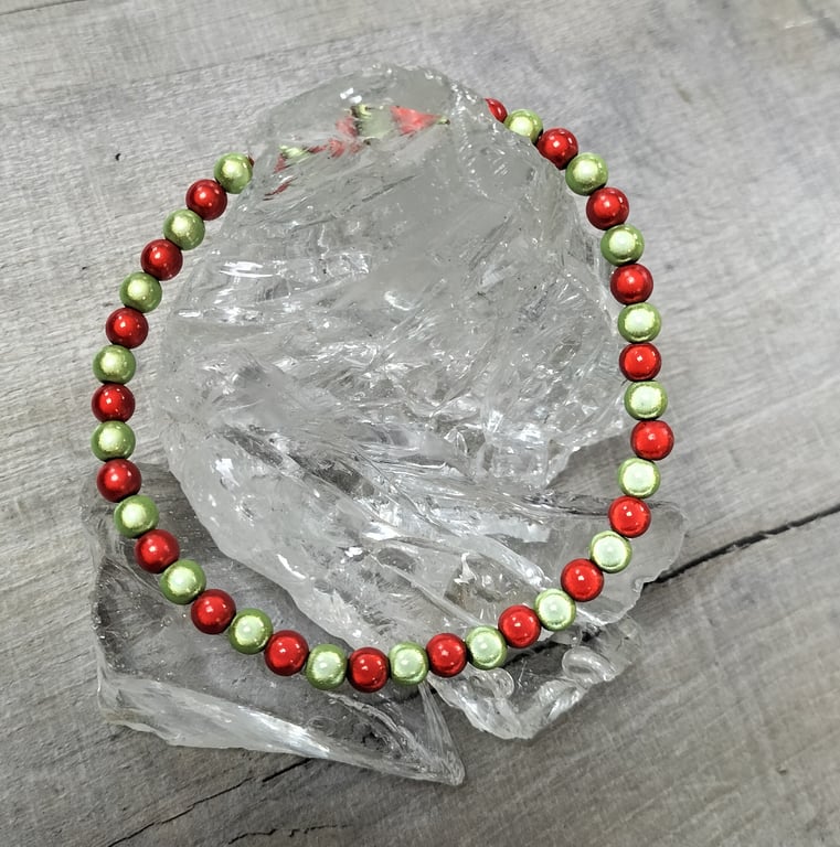 AL144A Red and green miracle bead elasticated anklet 