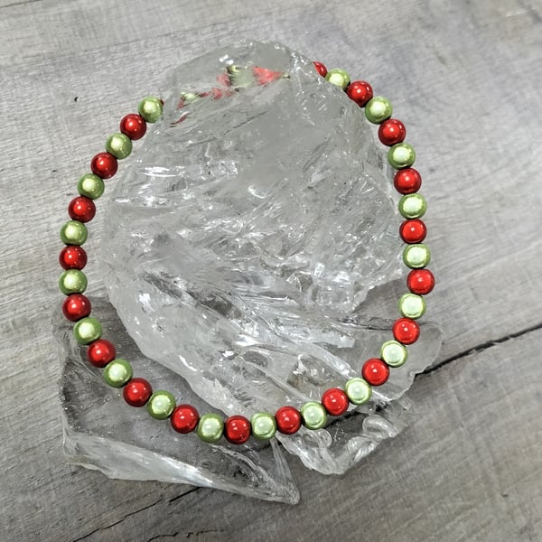 AL144c Red and green miracle bead elasticated anklet, 11.5"