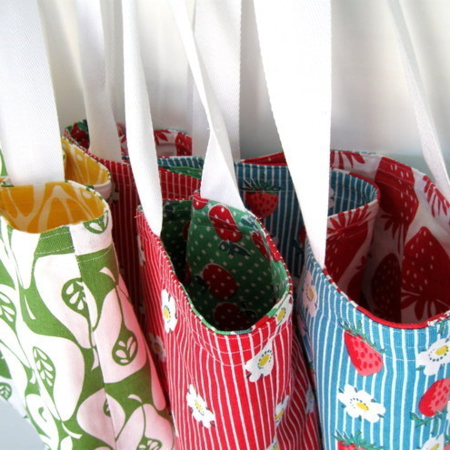 PDF Reversible Tea Towel Tote Sewing Pattern by LillyBlossom
