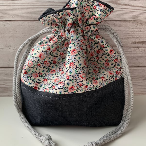 Reusuable gift bag, Drawstring Bag, Gift Bag, Fabric Gift Bag, Gift Wrap