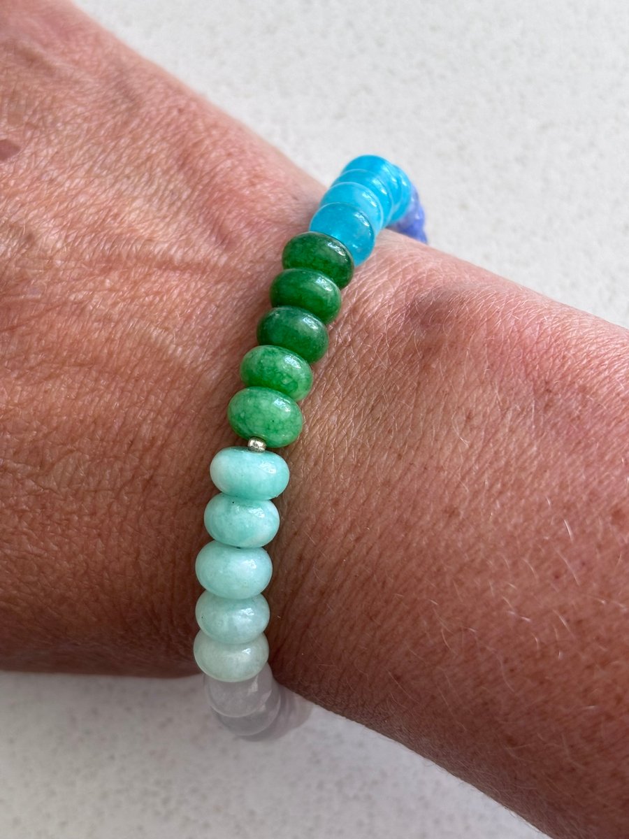Natural ombre-coloured bead bracelet