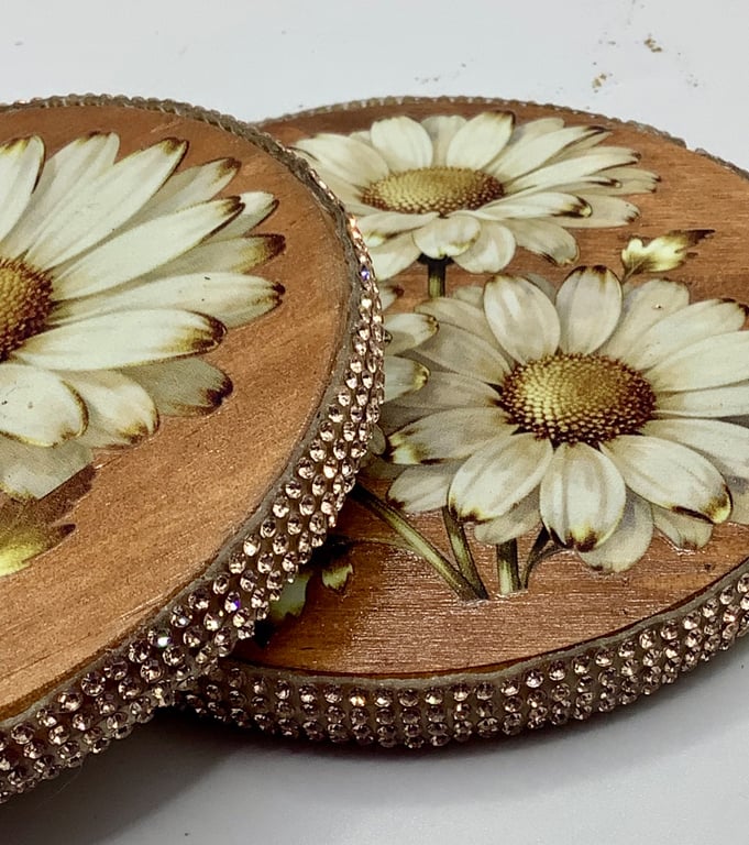 Set of 2 daisy coasters 
