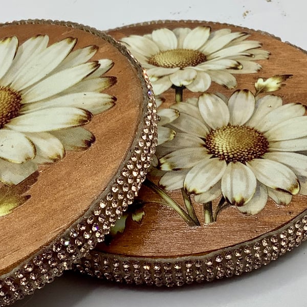 Set of 2 daisy coasters 