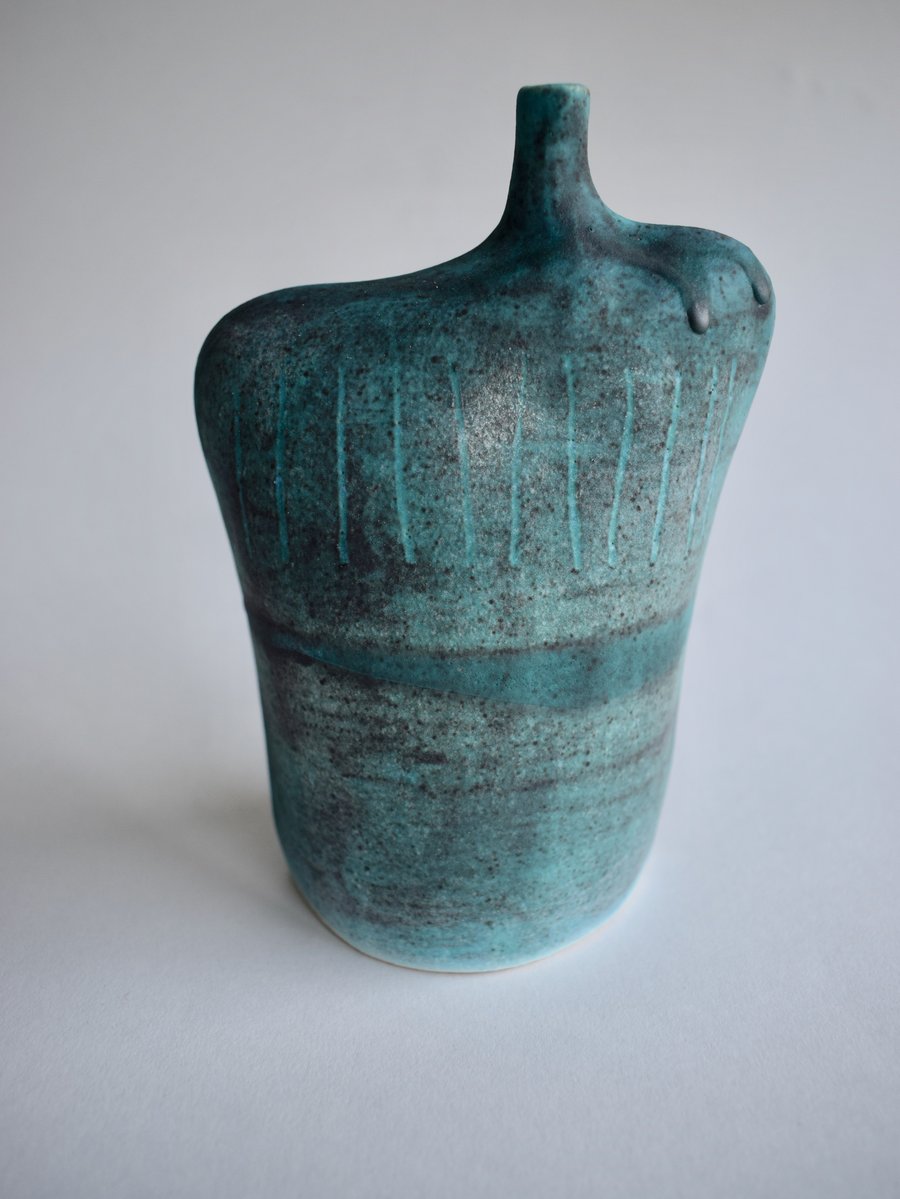Sand-break Bottle in Stoneware Ceramic