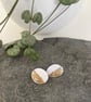 Stud earrings in white and gold - Image 2