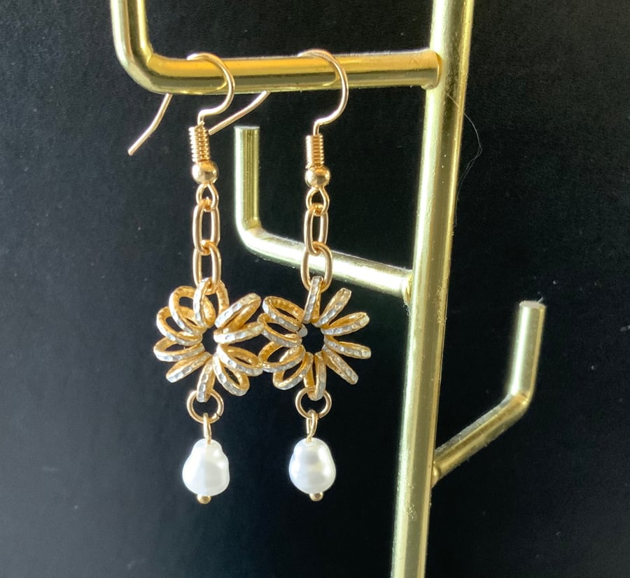 Gold Sparkle Flower Earrings.