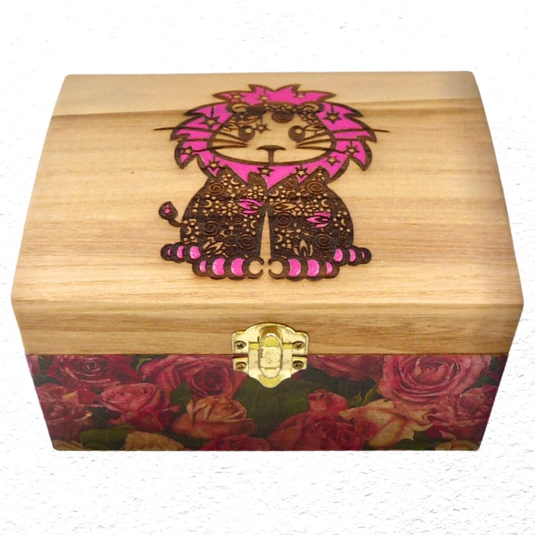 Lion Decorated Wooden Trinket Keepsake Box 17cm