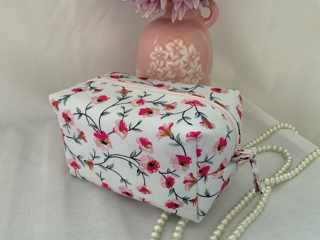 Boxy Cosmetic Bag, Square Zipped Purse, Travel Pouch, Make up Bag