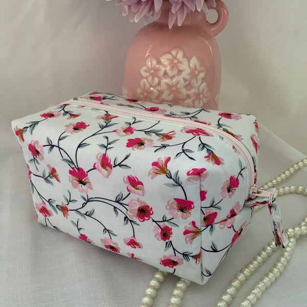 Boxy Cosmetic Bag, Square Zipped Purse, Travel Pouch, Make up Bag