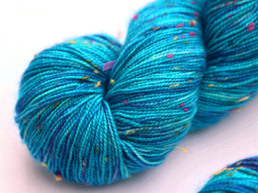 SALE: Swimming in the sea - Superwash neppy 4-ply yarn