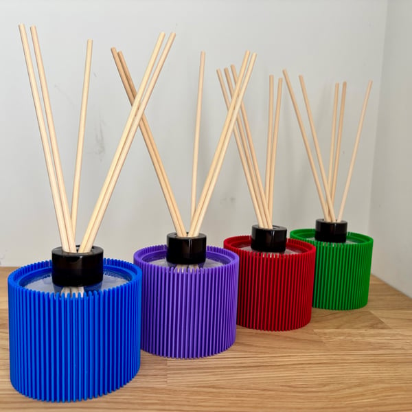 Reed Diffuser Bottle with Modern Coloured Sleeve: Eco-Friendly Diffuser