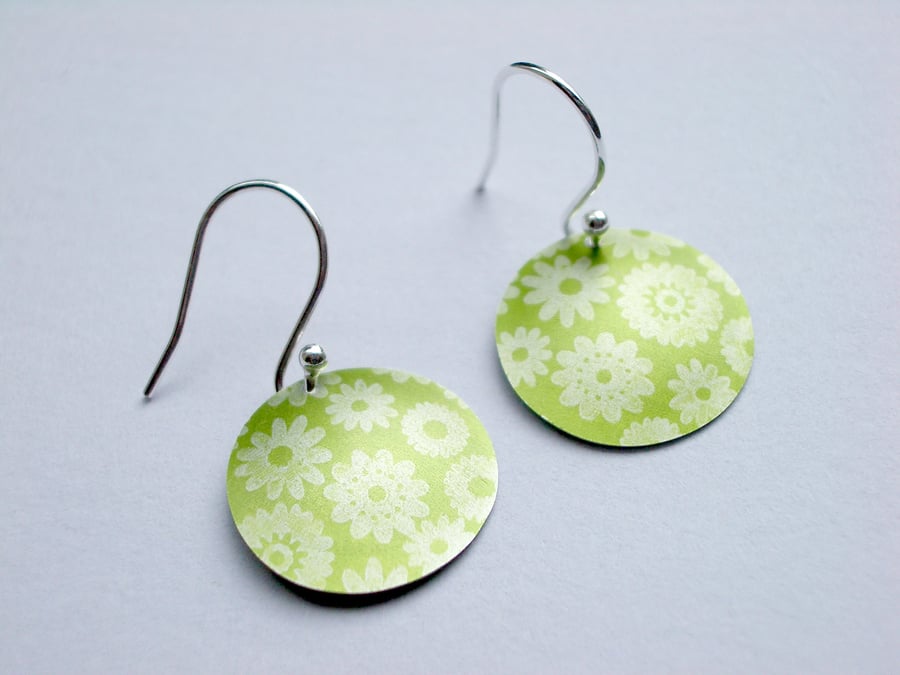 Green flower print discs