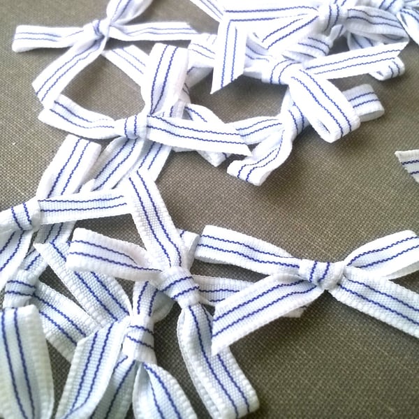 20 blue and white striped ribbon bows 3cm wide approx. great for nautical crafts