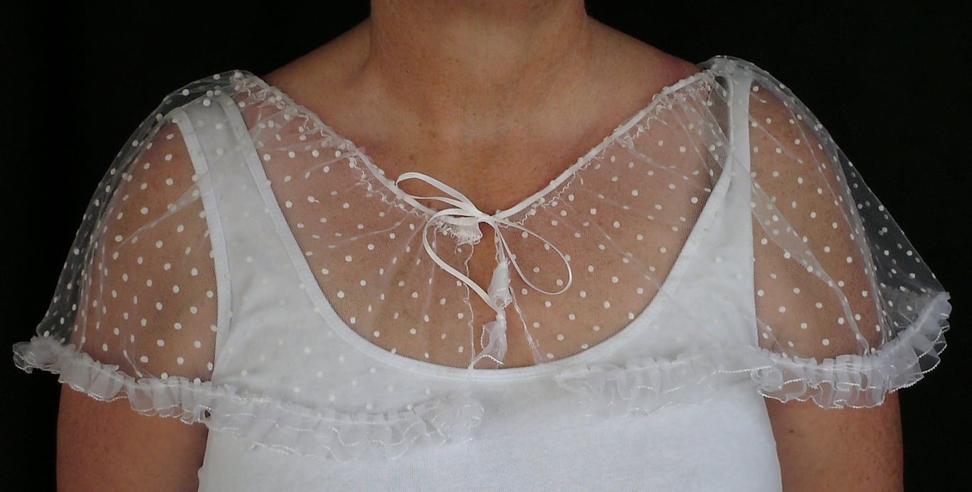 CECELIA Bridal Capelet: pretty and flirty WHITE size 12-16