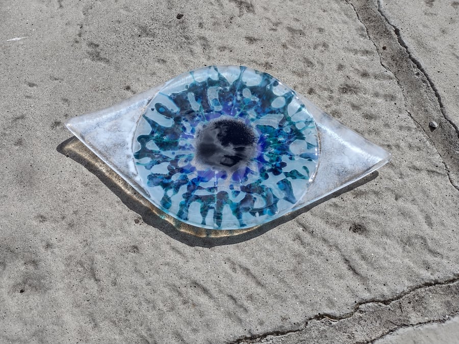 Fused glass Eye decorative plate