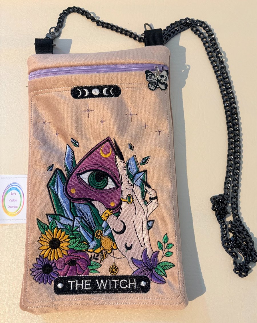 Embroidered Tarot inspired - The Witch - Velour 